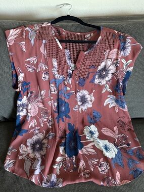 Daniel Rainn Dusty Rose Floral Split-Neck Blouse with Navy Accents
